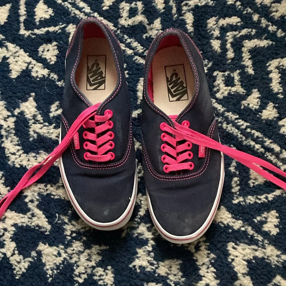 Vans - Picture 2 of 8